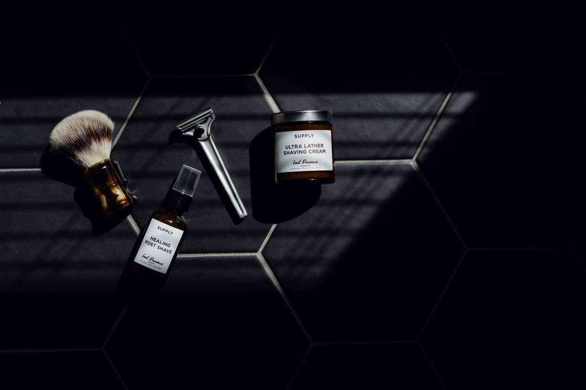 Infographic showing how skin pH affects aftershave scent longevity and note evolution