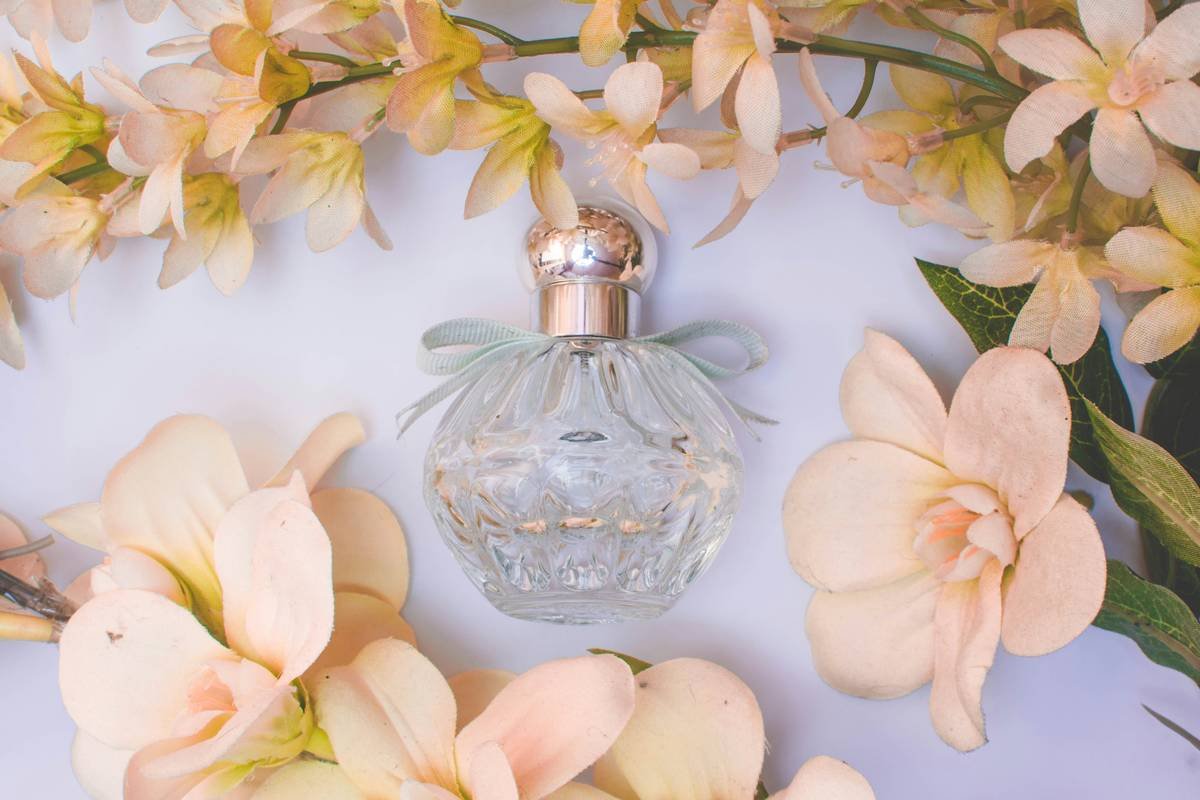 Bar chart showing rise in men's fragrances with floral notes from 2018-2023 per Mintel data