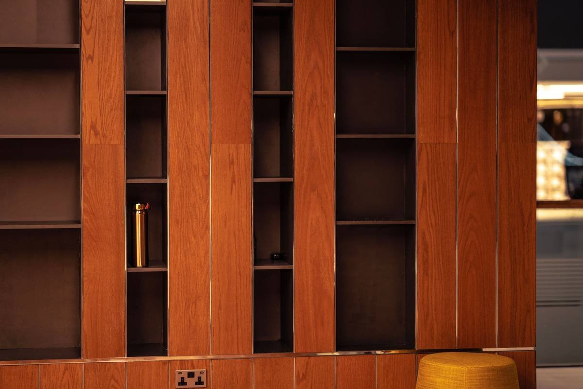 Why Your Routine Needs a Woody Aftershave Fragrance (And How to Pick the Right One)